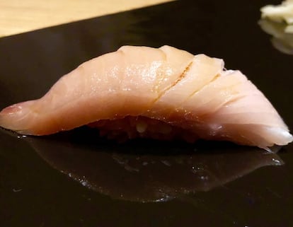 NIGIRI DE HAMACHI (PEZ LIMÓN) / CAPEL 