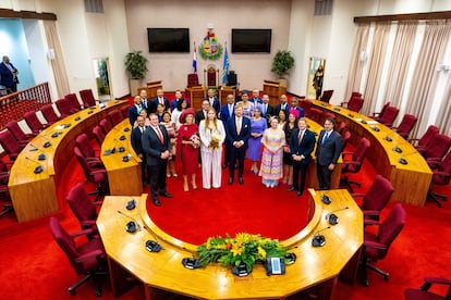 También ha habido tiempo para visitas más oficiales. El Parlamento de Aruva conocieron a la primera ministra del país, Evelyn Wever-Croes, y al resto de los presidentes de los diferentes grupos políticos. 