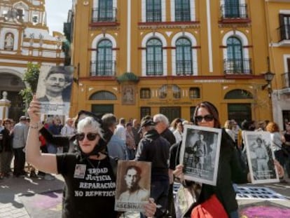 La hermandad de la Macarena, donde está enterrado el general golpista, espera al desarrollo de la ley para sacar sus restos