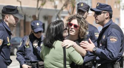 Vecinos de la corrala La Utop&iacute;a desalojados el domingo 6 de abril.