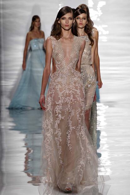 los interminables escotes de reem acra