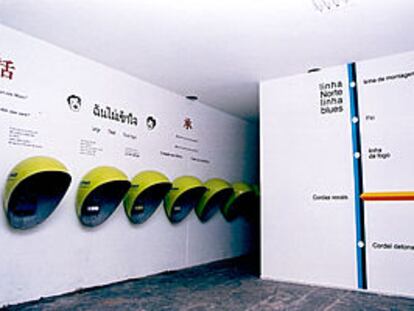 Un aspecto de la instalación <b></b><i>Astilhãografo,</i> de Rogelio López Cuenca, en la Bienal de São Paulo.