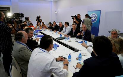 El presidente de la Comisión Organizadora, Luis de Grandes, durante la reunión de la citada comisión en el hotel de Madrid.