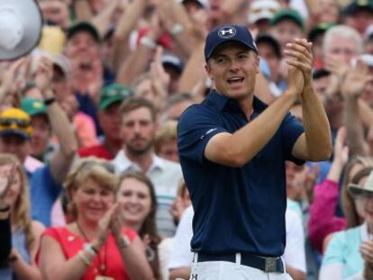 Spieth celebra su triunfo en el Masters de Augusta.