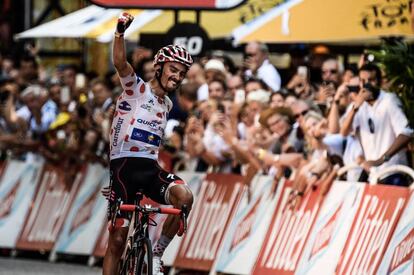 Julian Alaphilippe celebra su victoria en la 16ª etapa del Tour de Francia.