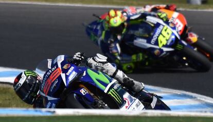 Lorenzo, Rossi y M&aacute;rquez, en un momento de la carrera en Phillip Island.