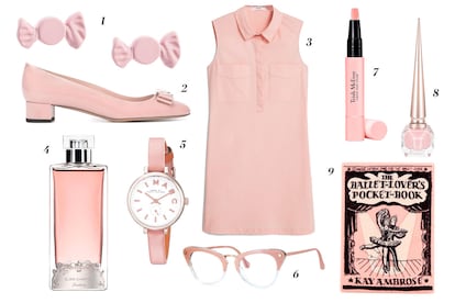 1. Marc Jacobs Pendientes con forma de caramelo 2. Bally Bailarinas con tacón cuadrado 3. Mango Vestido camisero 4. Guerlain Perfume 'Les Elixirs Charnels' 5. Marc by Marc Jacobs Reloj con correa de piel 6. Elizabeth and James Gafas con montura combinada 7. Trish McEvoy 'Liquid Face Color' 8. Christian Louboutin Laca de uñas 'The Nudes' 9. Olympia Le-Tan Clutch rígido con forma de libro.