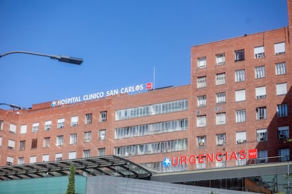 Fachada del Hospital Clínico San Carlos, el 8 de agosto de 2024.