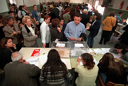 Aspecto de un colegio electoral en los comicios del 12 de marzo de 2000.