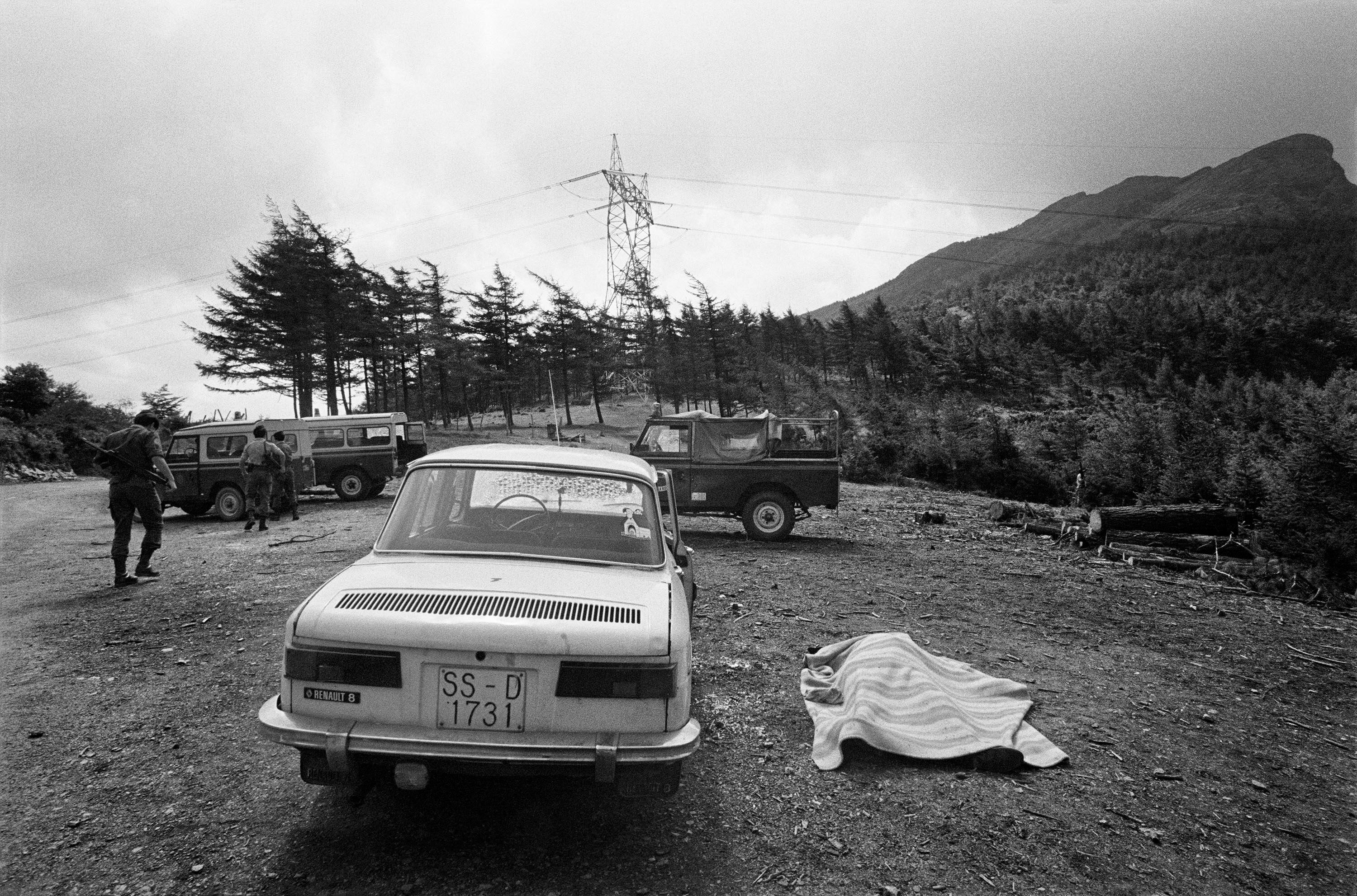 Cadáver del miembro de ETA Eduardo Irizar, muerto en un tiroteo con la Guardia Civil en Oyarzun (Gipuzkoa), en 1984.