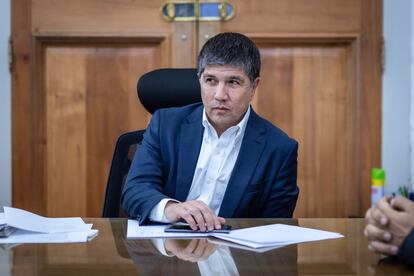 El subsecretario del Interior, Manuel Monsalve, el jueves 1 de diciembre en su oficina en La Moneda, Santiago.
