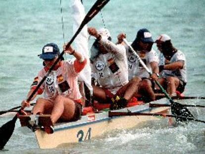 El equipo español, en una prueba del Eco-Challenge 2000.