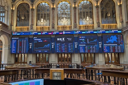 Vista de los paneles de la Bolsa de Madrid.