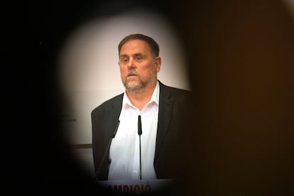 El presidente de ERC, Oriol Junqueras, durante la rueda de prensa que ha ofrecido este lunes.