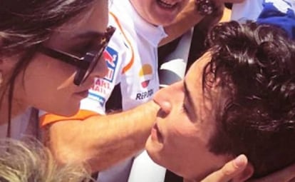 Lucía Rivera y Marc Márquez, en el GP de Cataluña. 