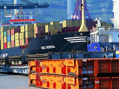 Contendores en el puerto de Bilbao.