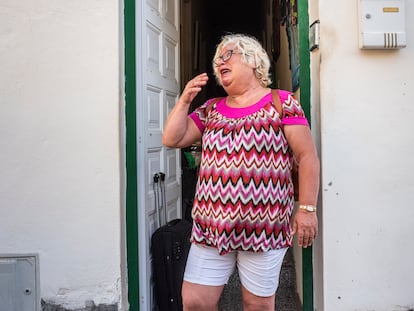 María Luisa Pacheco, vecina de Pino Alto (La Orotava), lloraba el jueves ante el anuncio de que tenía que dejar su casa.