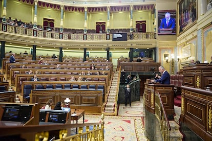 Las otras medidas que decaen con el decreto antidesahucios: incentivos al coche eléctrico y descuento en el recibo de la luz