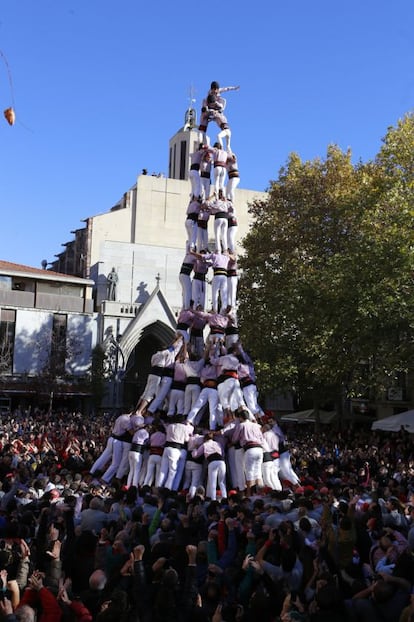 Los Minyons de Terrassa descargan un '4 de 10 amb folre i manilles'.