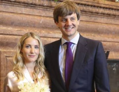 Ekaterina Malysheva e Ernst August von Hannover, depois de seu casamento civil na Prefeitura de Hannover.