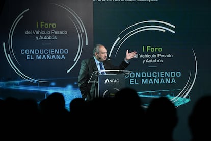 El ministro de Industria, Jordi Hereu, durante su intervención en el acto de inauguración del I Foro ANFAC del Vehículo Pesado y Autobús que tuvo lugar en abril en Madrid.