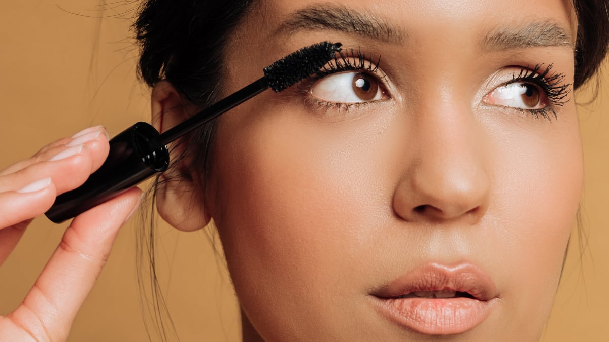 Una máscara de pestañas con tecnología ‘tubing’ es el producto de maquillaje del momento.