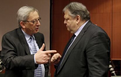 El ministro griego de Finanzas, Evangelos Venizelos (derecha), conversaba el pasado 9 de febrero con el presidente del Eurogrupo, Juncker