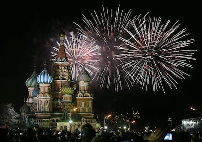 Milhares de pessoas se concentraram-se na Praça Vermelha de Moscou.