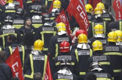 Manifestaci&oacute;n de bomberos en Santiago, en octubre de 2009. 