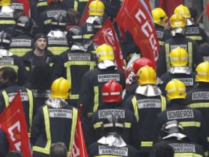 Manifestaci&oacute;n de bomberos en Santiago, en octubre de 2009. 