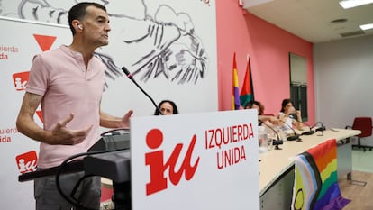 El nuevo líder de IU, Antonio Maíllo, interviene en la primera reunión de la Coordinadora Federal del partido, este sábado en Madrid.