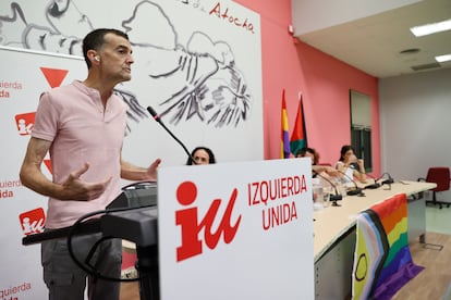 El nuevo líder de IU, Antonio Maíllo, interviene en la primera reunión de la Coordinadora Federal del partido, este sábado en Madrid.