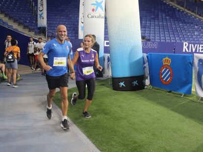 Laura Sagré y David Sabatés, aficionados del RCD Espanyol de Barcelona.