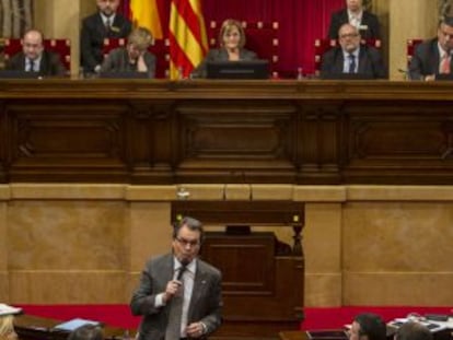 Artur Mas, presidente de la Generalitat, durante la sesión de control en el Parlament.