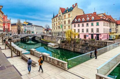 El centro de Liubliana, con el puente Triple al fondo.