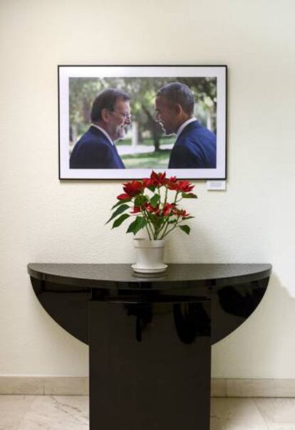 A photo of Rajoy with Barack Obama.