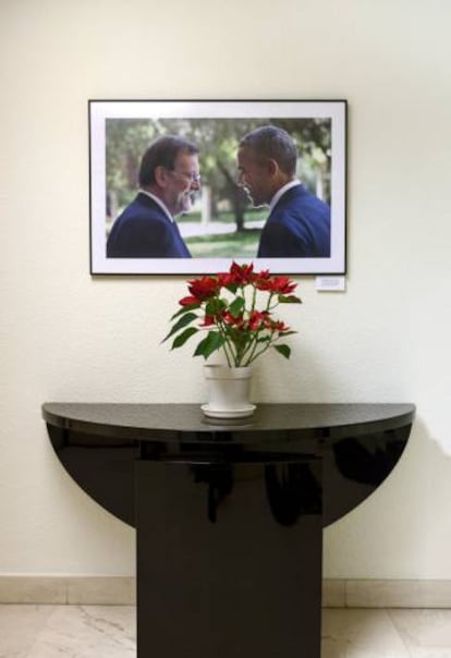 A photo of Rajoy with Barack Obama.