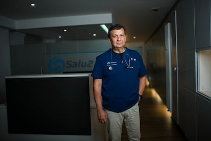 Manuel Lorenzo Fernández, medico y dueño de la clínica Salus Madrid, afirma que un tercio de sus clientes van a viajar a Venezuela para votar.
