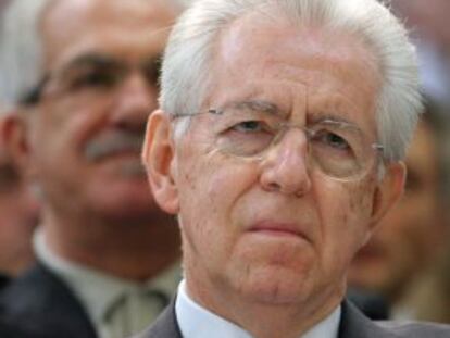 El primer ministro italiano, Mario Monti, durante una visita a la planta de Fiat en Melfi, cerca de Potenza.