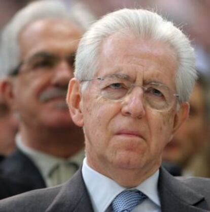 El primer ministro italiano, Mario Monti, durante una visita a la planta de Fiat en Melfi, cerca de Potenza.