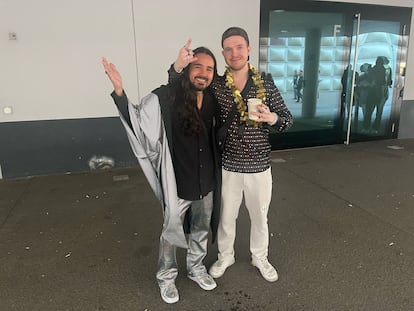 Estos dos amigos han viajado desde Zúrich a Basilea.