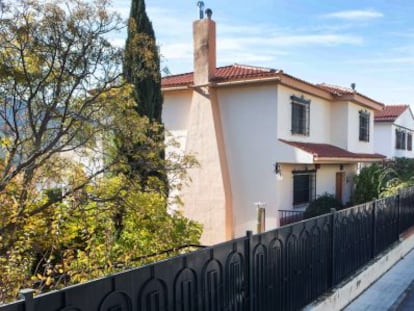 Casa en Pinos Genil (Granada) propiedad de algunos de los acusados de pederastia y donde supuestamente cometían abusos a menores.