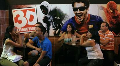 Espectadores en el cine 3D Mania de La Habana.