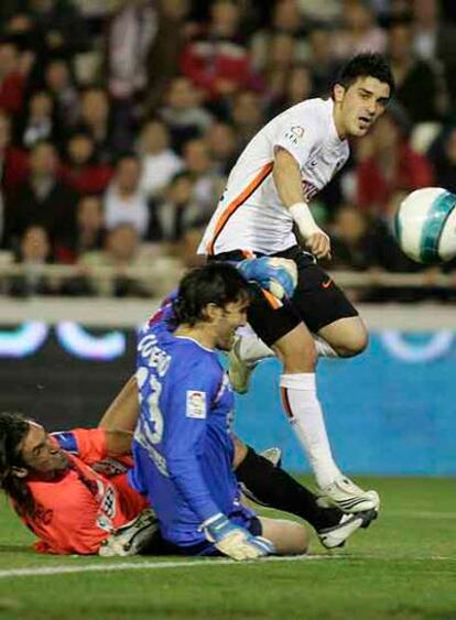 Villa anota el primer gol del Valencia.