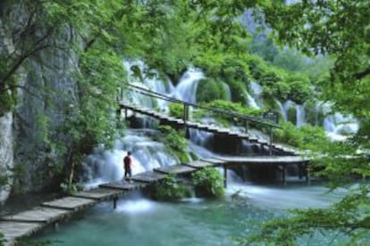 Cascadas en el parque nacional de Plitvice, en Croacia. 