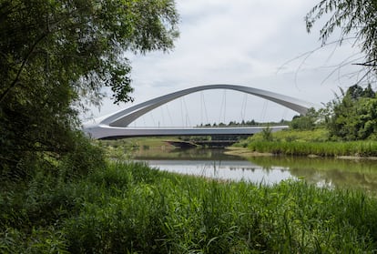 Puente sobre el río Jiangxi diseñado por Zaha Hadid Architects.