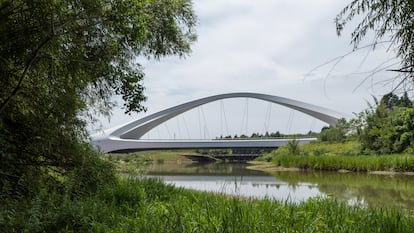 Puente sobre el río Jiangxi diseñado por Zaha Hadid Architects.