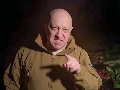 El jefe de la compañía de mercenarios Wagner, Yevgueni Prigozhin, en una captura del vídeo publicado el viernes, donde acusa al ministro de Defensa ruso, Serguéi Shoigú, de la muerte de sus combatientes en Bajmut.
