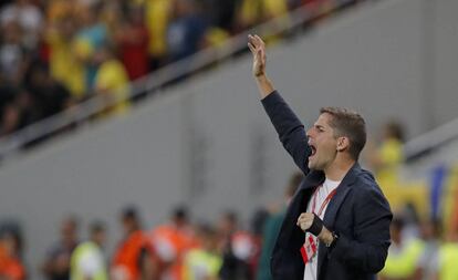 Robert Moreno, durante el partido de Bucarest.