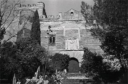 Puerta principal del castillo de Batres.